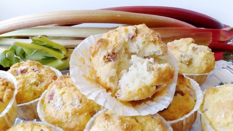 Muffinki kokosowo-rabarbarowe na kefirze  Muffinki kokosowo-rabarbarowe na kefirze