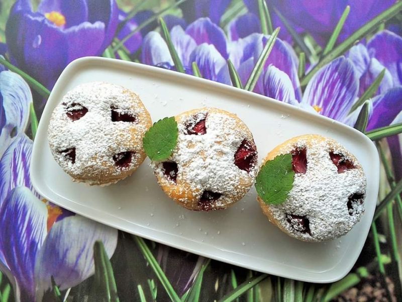 Muffinki orkiszowo - owsiane z truskawkami Muffinki orkiszowo - owsiane z truskawkami