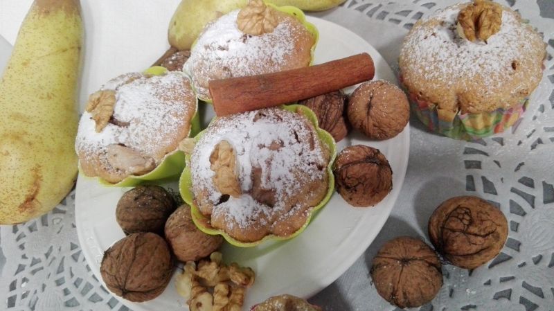 Muffinki orzechowe z gruszką Muffinki orzechowe z gruszką