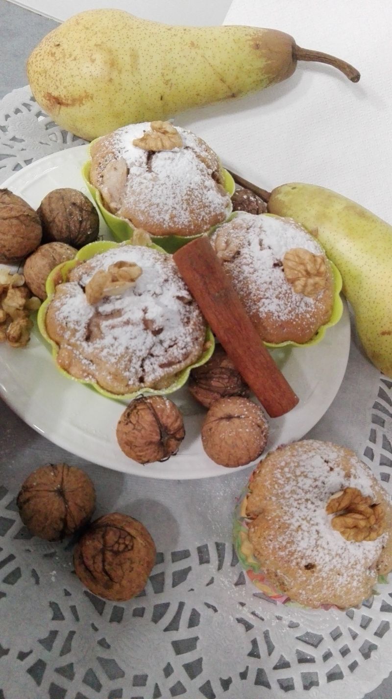 Muffinki orzechowe z gruszką Muffinki orzechowe z gruszką