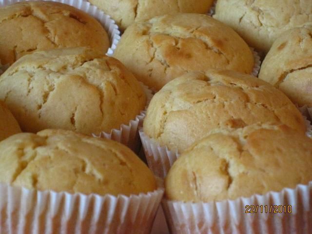 Muffinki  orzechowo pomaranczowe Muffinki  orzechowo pomaranczowe