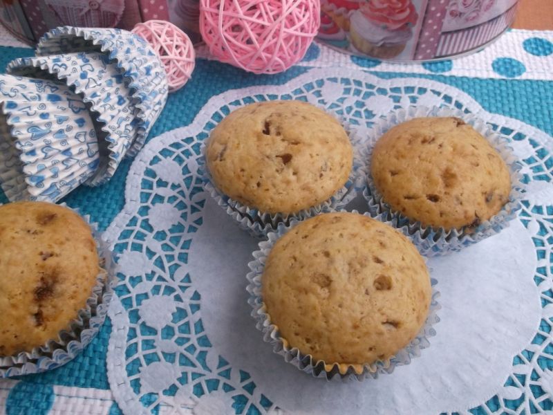 Muffinki Paulinki z czekoladą i rodzynkami Muffinki Paulinki z czekoladą i rodzynkami