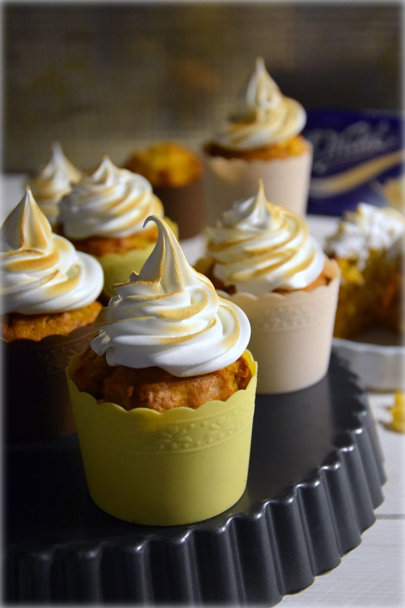 MUFFINKI POD ŚNIEGOWĄ CZAPĄZ WŁOSKIEJ BEZY MUFFINKI POD ŚNIEGOWĄ CZAPĄZ WŁOSKIEJ BEZY