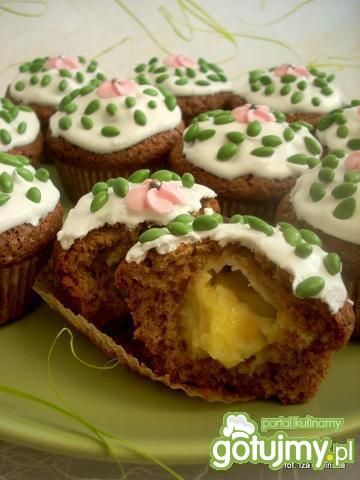 Muffinki pszenno-gryczane z budyniem