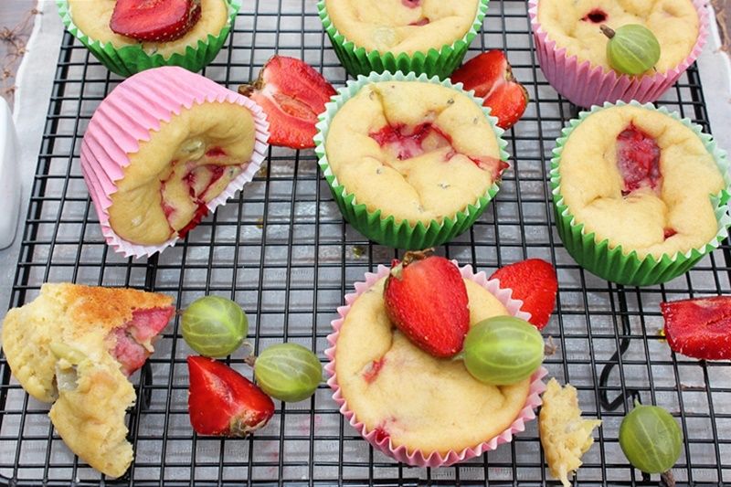 Muffinki serowe z agrestem i truskawkami Muffinki serowe z agrestem i truskawkami