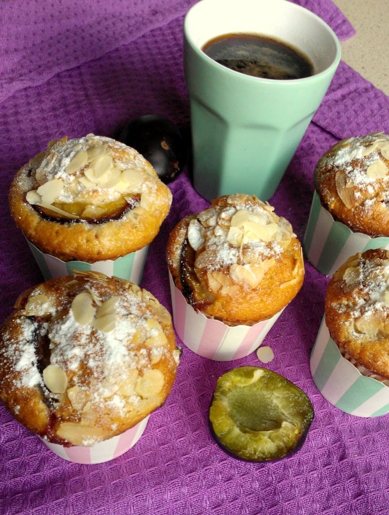 Muffinki ucierane ze śliwkami