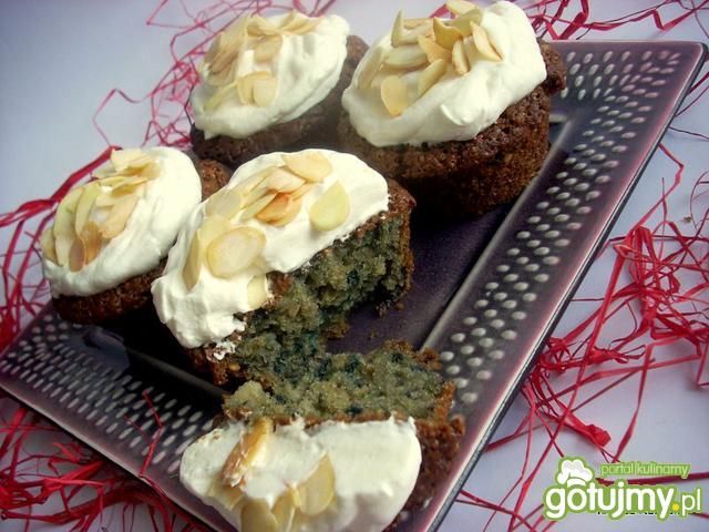 Muffinki wegańskie migdałowo - marchewko