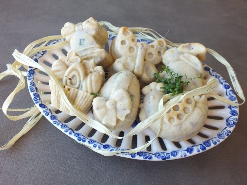 Muffinki wielkanocne z kiełbasą i szczypiorkiem