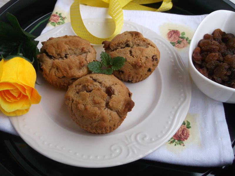 Muffinki z chałwą i rodzynkami Muffinki z chałwą i rodzynkami