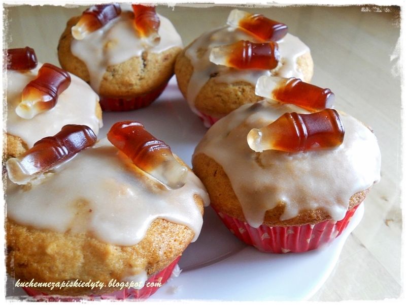 Muffinki z colą i orzechami  Muffinki z colą i orzechami