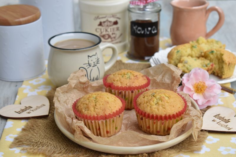 Muffinki z cukrową kolorową posypką Muffinki z cukrową kolorową posypką