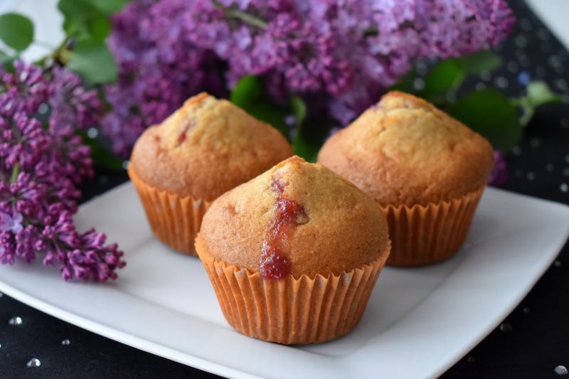 Muffinki z cynamonem i dżemem porzeczkowym Muffinki z cynamonem i dżemem porzeczkowym