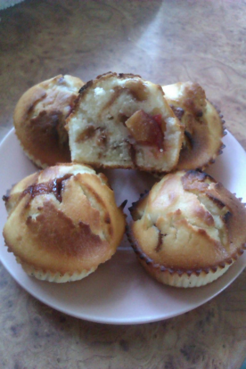 Muffinki z czekoladą i śliwkami