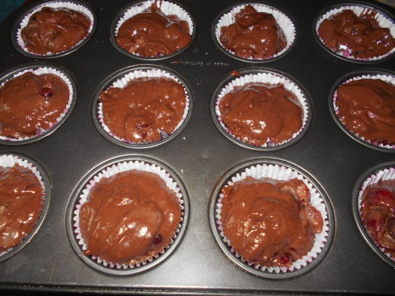 Muffinki z czereśniami i czekoladą