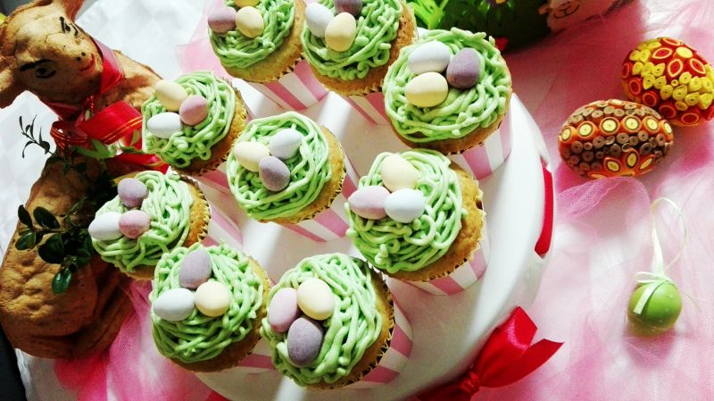Muffinki z gniazdem i jajeczkami  Muffinki z gniazdem i jajeczkami