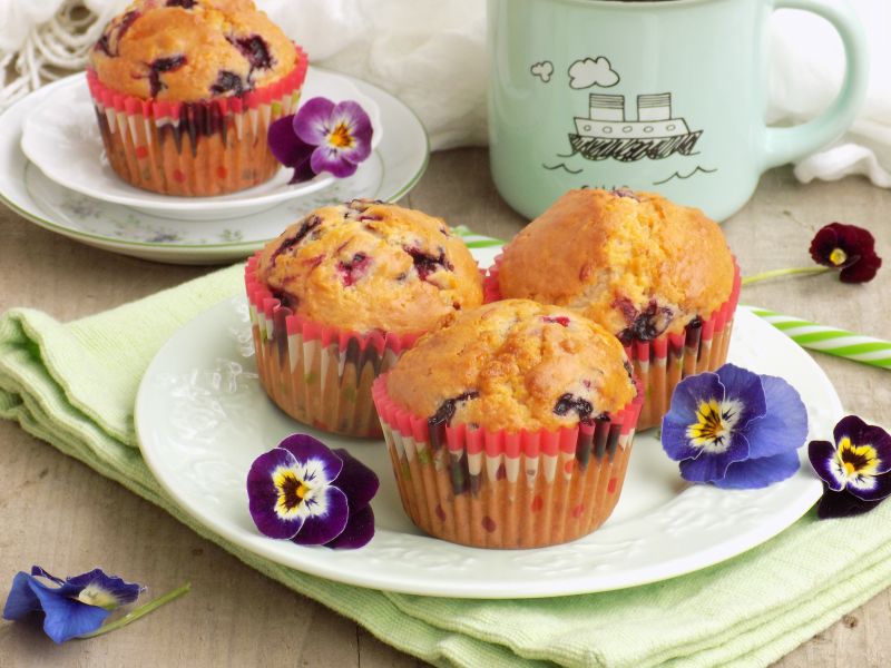 Muffinki z jagodami, czekoladą i kokosem Muffinki z jagodami, czekoladą i kokosem