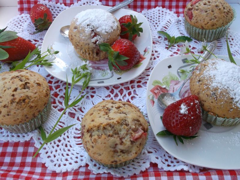 Muffinki z kardamonem i truskawkami Muffinki z kardamonem i truskawkami