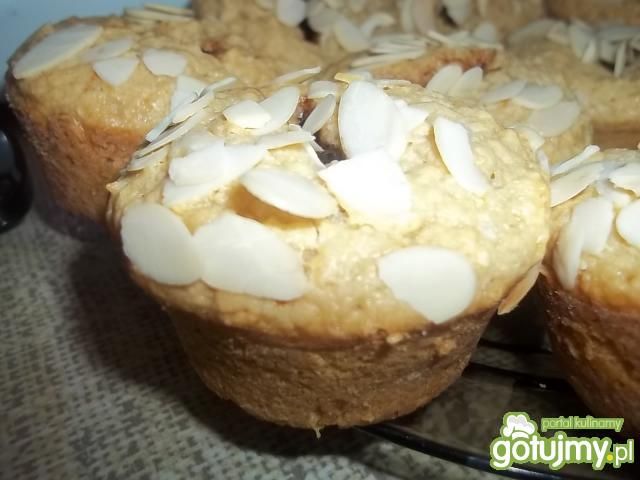 Muffinki z kokosem, czekoladą i migdałam Muffinki z kokosem, czekoladą i migdałam