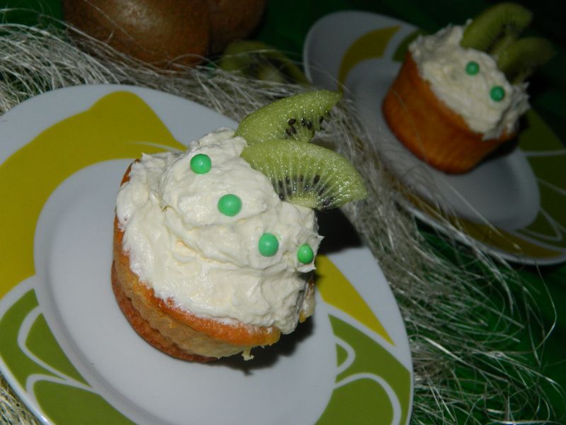 Muffinki z kremem budyniowym i kiwi