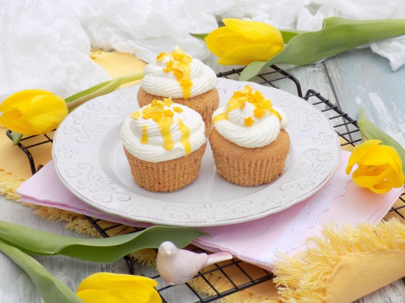 Muffinki z kremem i ajerkoniakiem Muffinki z kremem i ajerkoniakiem