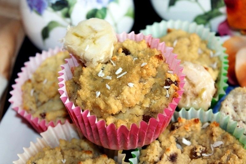 Muffinki z mąki kokosowej z bananem i rodzynkami Muffinki z mąki kokosowej z bananem i rodzynkami