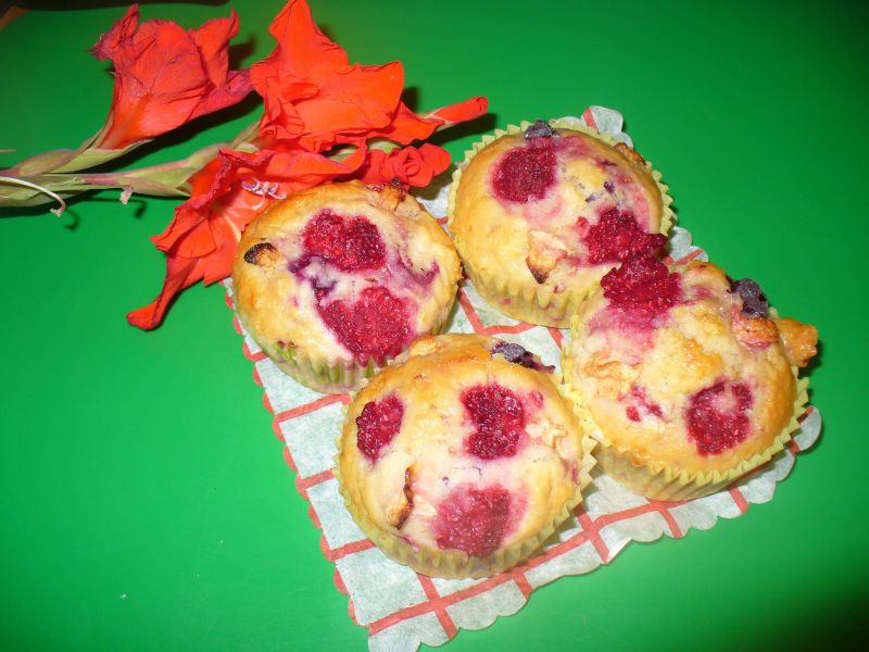 Muffinki z maliną i porzeczką czerwoną Muffinki z maliną i porzeczką czerwoną