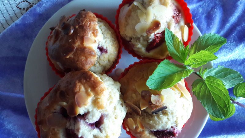Muffinki z malinami i migdałami Muffinki z malinami i migdałami