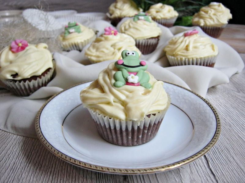 Muffinki z masą orzechową i kremem budyniowym Muffinki z masą orzechową i kremem budyniowym