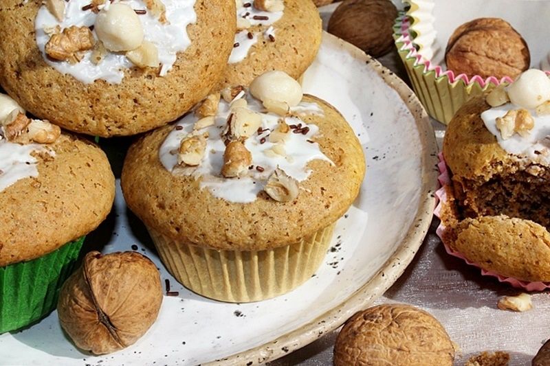 Muffinki z orzechami włoskimi i syropem klonowym  Muffinki z orzechami włoskimi i syropem klonowym