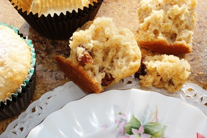 Muffinki z płatkami owsianymi, miodem i miechunką