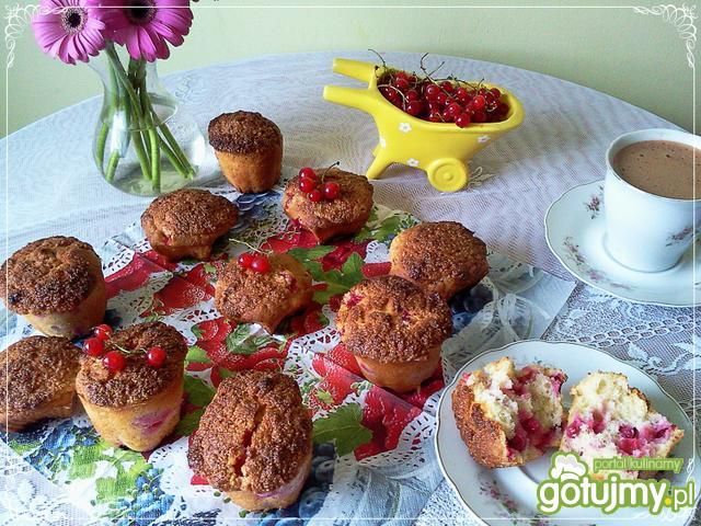 Muffinki z porzeczkami i aromat.kruszonk