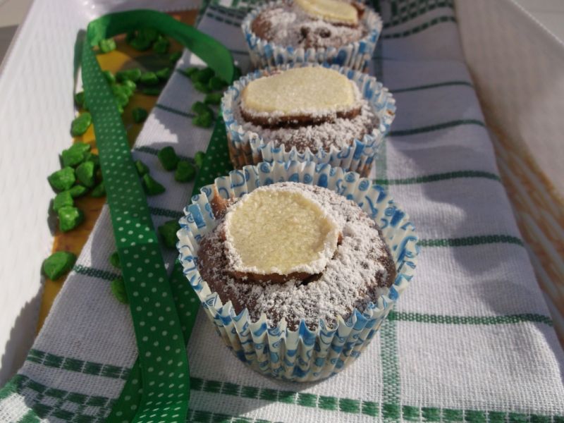 Muffinki z powidłami i plasterkiem jabłka