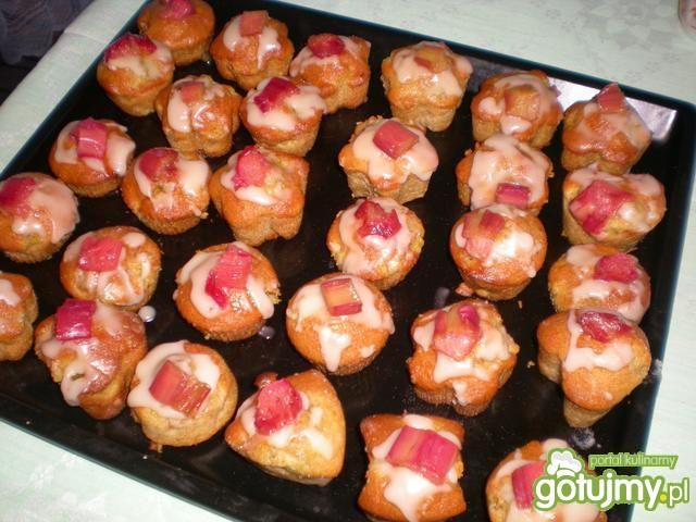 Muffinki z rabarbarem Muffinki z rabarbarem