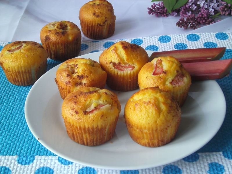 Muffinki z rabarbarem i nutką cynamonu  Muffinki z rabarbarem i nutką cynamonu
