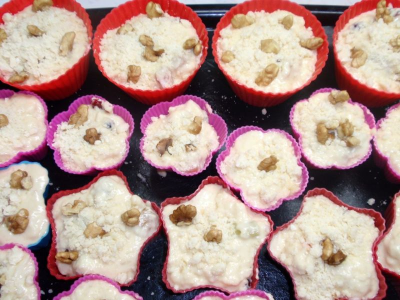 Muffinki z rabarbarem jabłkiem i kruszonką