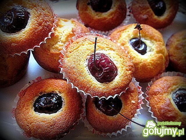 Muffinki z ricottą i czereśniami Muffinki z ricottą i czereśniami