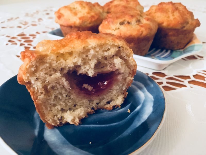 Muffinki z serem Brie i czerwoną porzeczką Muffinki z serem Brie i czerwoną porzeczką