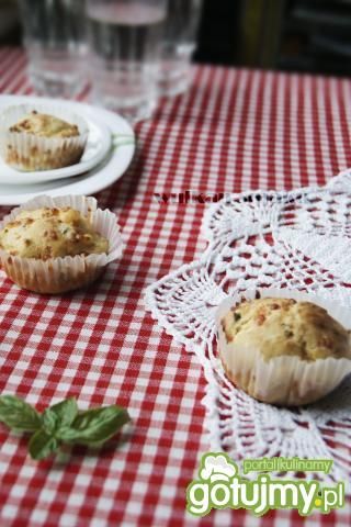 Muffinki z serem i brokułem Muffinki z serem i brokułem