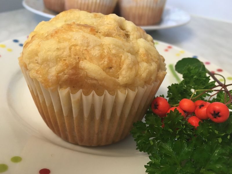 Muffinki z serem i szynką