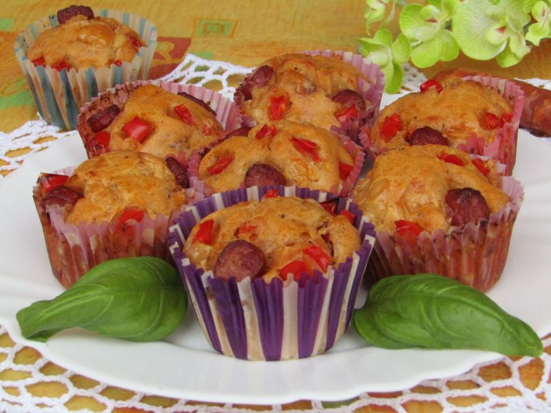 Muffinki z serem, papryką i kiełbaskami