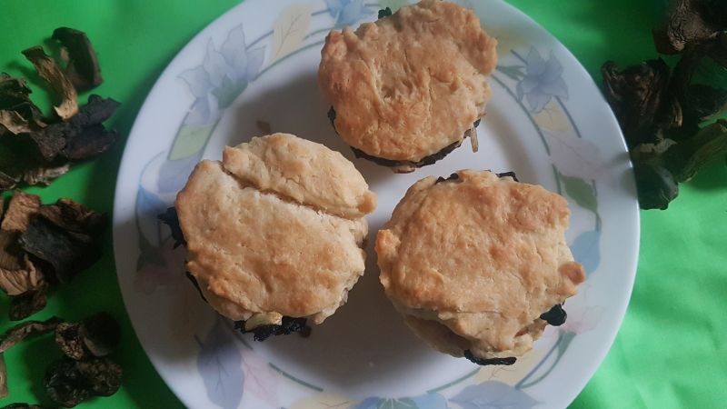 Muffinki z suszonymi grzybami Muffinki z suszonymi grzybami