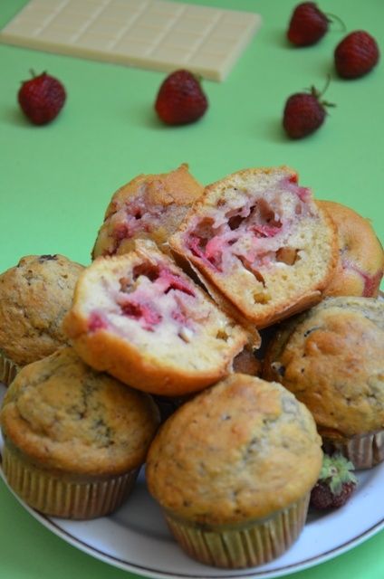 Muffinki z truskawkami i białą czekoladą