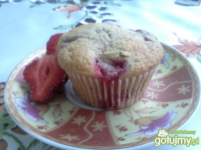 muffinki z truskawkami i białą czekoladą muffinki z truskawkami i białą czekoladą