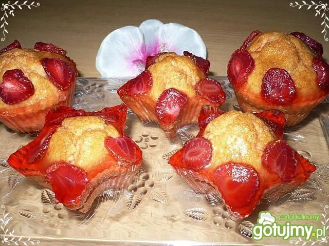 Muffinki z truskawkami i galaretką