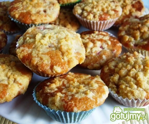Muffinki z truskawkami i kruszonką