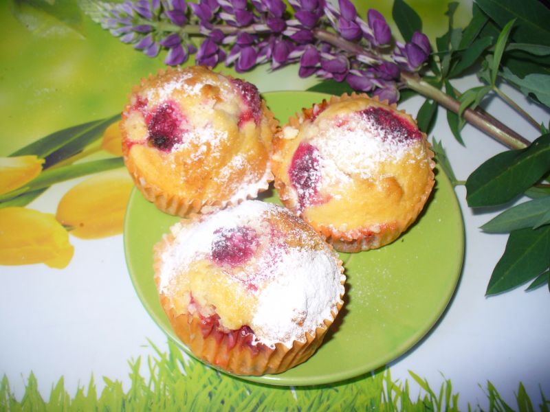 Muffinki z truskawkami i malinami