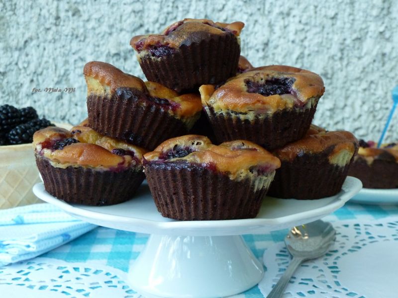 Muffinko-serniko-brownie z jeżynami Muffinko-serniko-brownie z jeżynami