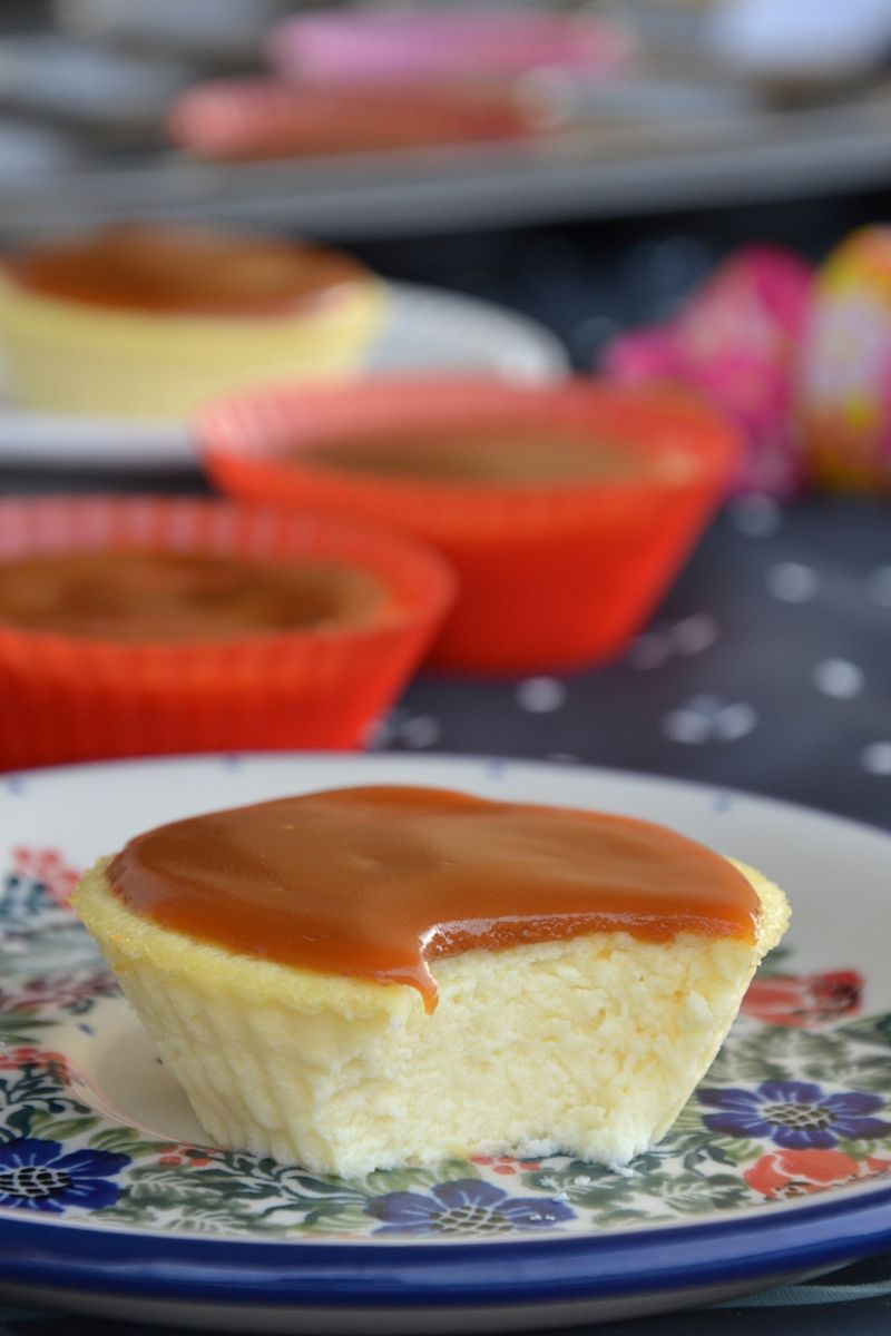 Muffinkowe serniczki z domowym kajmakiem