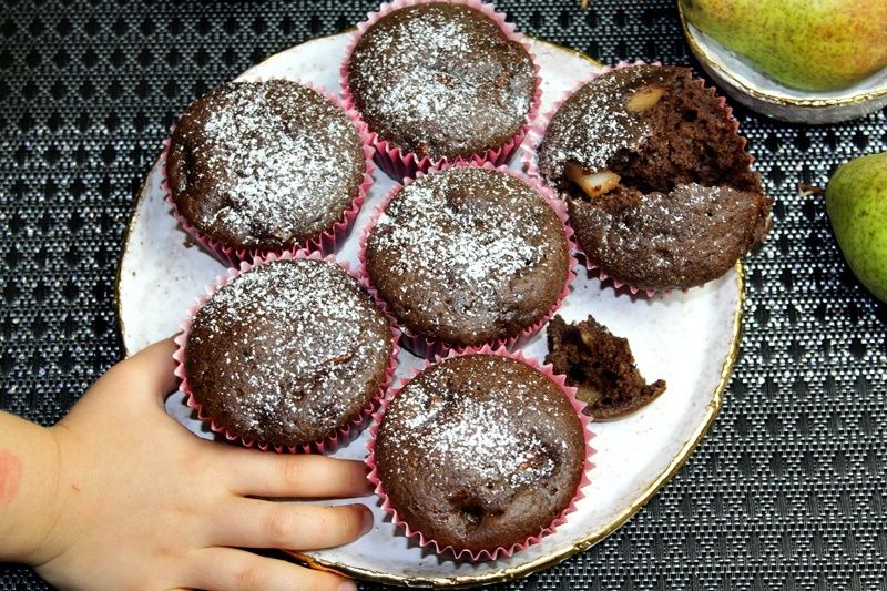 Muffiny czekoladowe z gruszkami i cynamonem