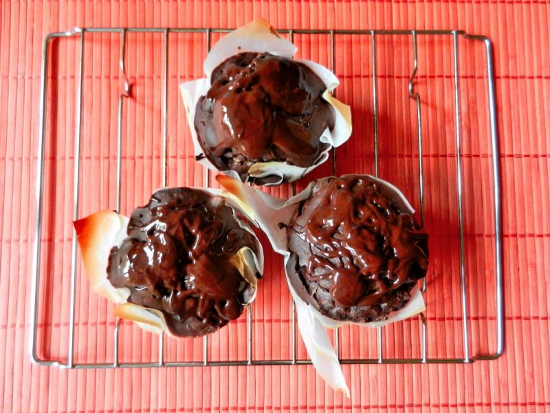 Muffiny czekoladowe z kapustą kiszoną i chili